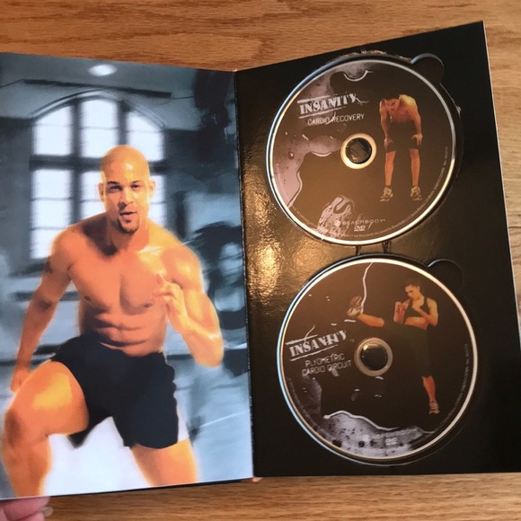 Insanity 60 Day Work Out featuring Shaun T - Picture 5 of 12